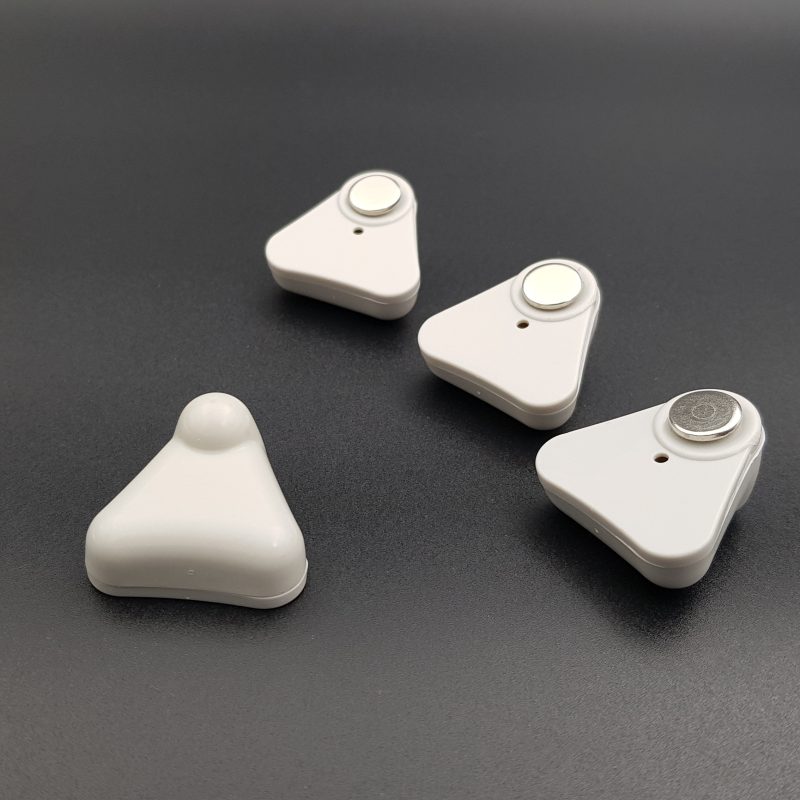 تگ لباس مثلثی طوسی (AM Triangle)